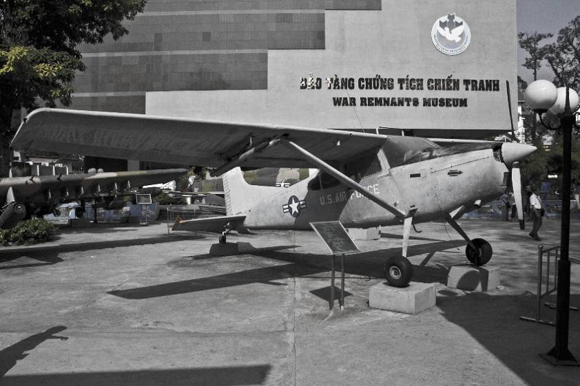 Экспонат во дворе музея Экспонат во дворе музея